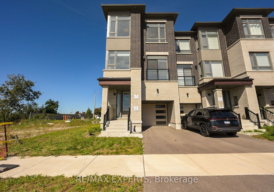 263-tennant-circle-vaughan-ontario-n13827454