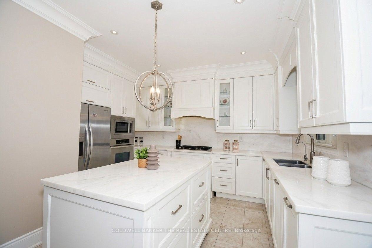 304-tower-hill-road-richmond-hill-ontario-n13831874