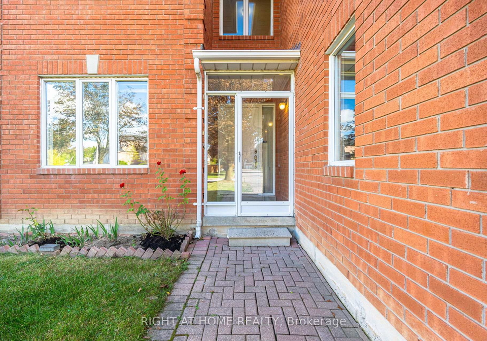 11-lynda-mcneil-place-markham-ontario-n13833692
