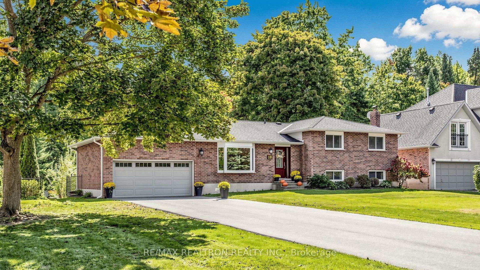 19-amberglen-court-east-gwillimbury-ontario-n13837798