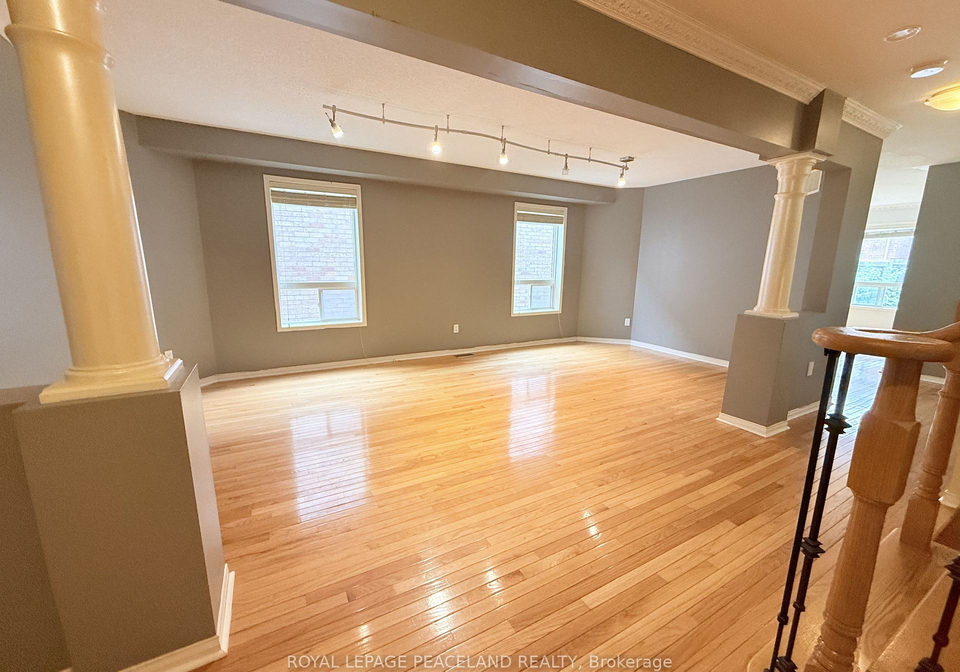 8-maffey-crescent-richmond-hill-ontario-n13838298