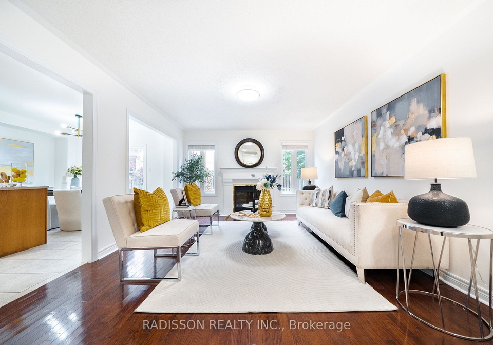 863-oaktree-crescent-newmarket-ontario-n13844266