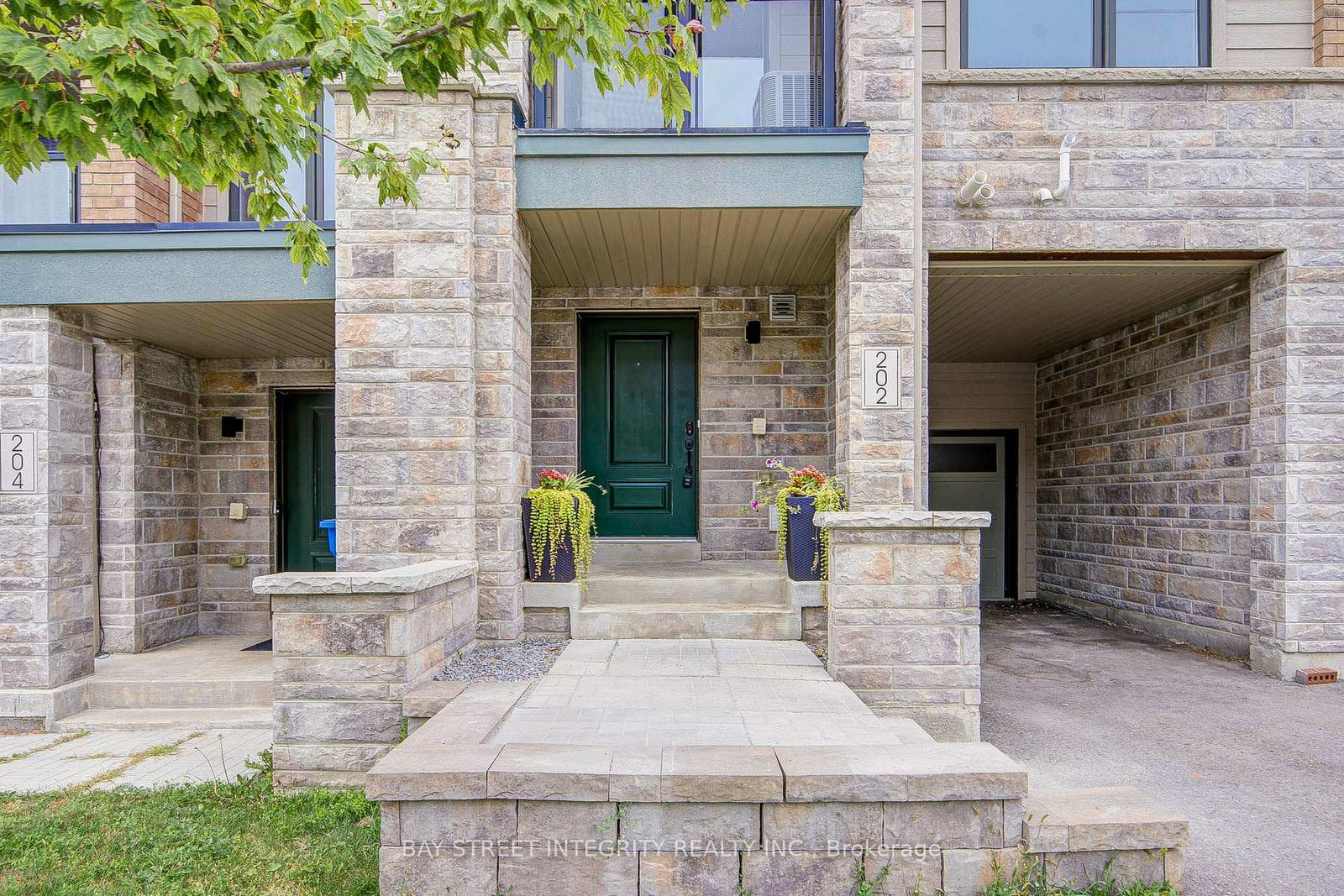 202-vivant-street-newmarket-ontario-n13846506
