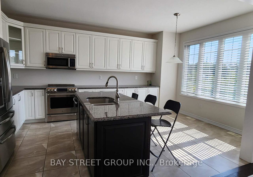 246-degraaf-crescent-aurora-ontario-n13849950