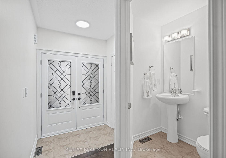 27-martell-gate-aurora-ontario-n13854876