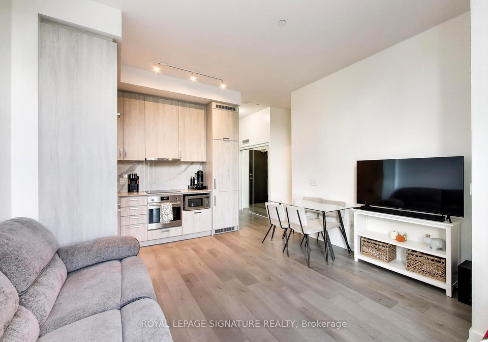 60-honeycrisp-crescent-vaughan-ontario-n13857146