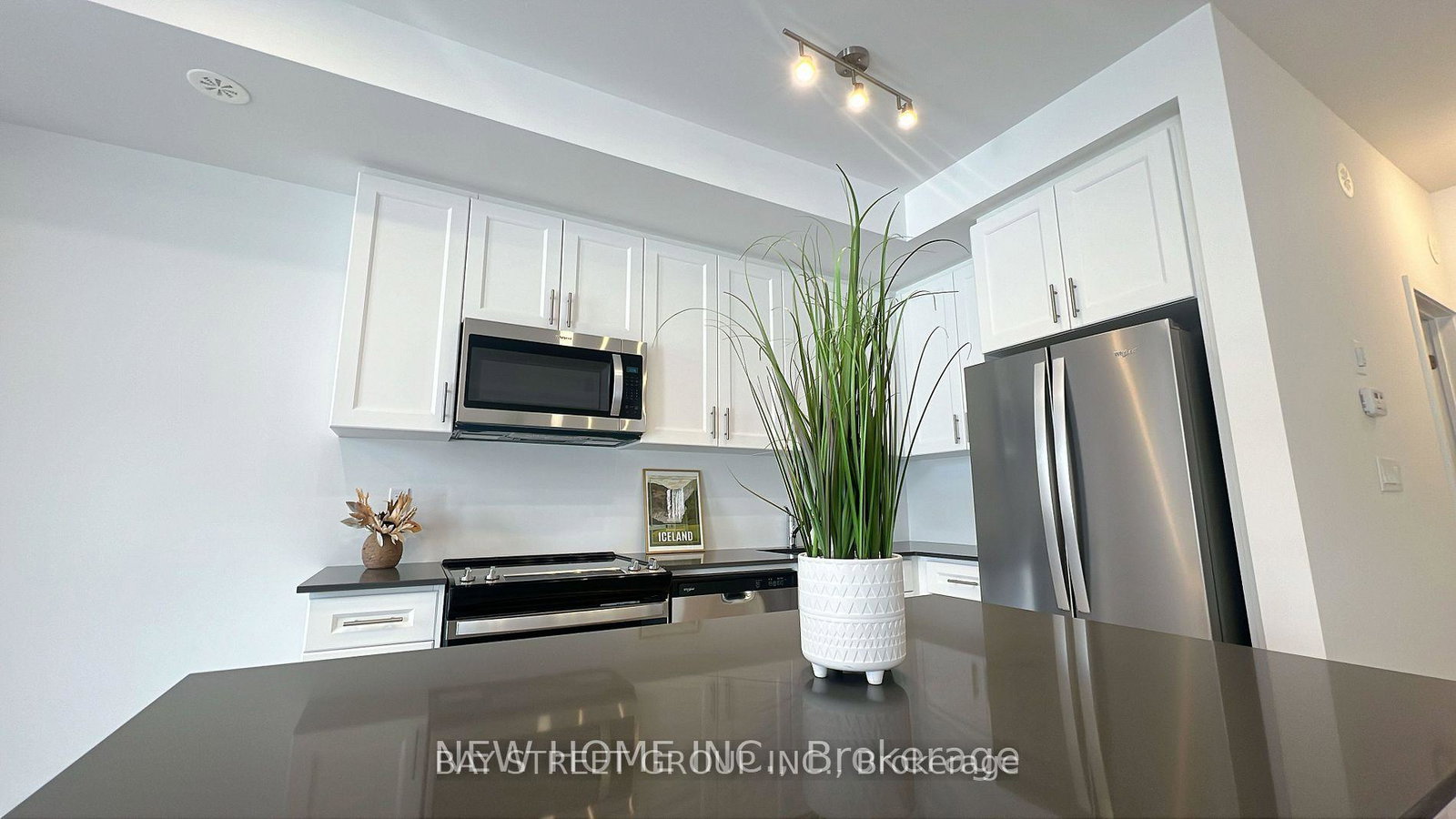 unit-20-24-lytham-green-circle-newmarket-ontario-n13859556