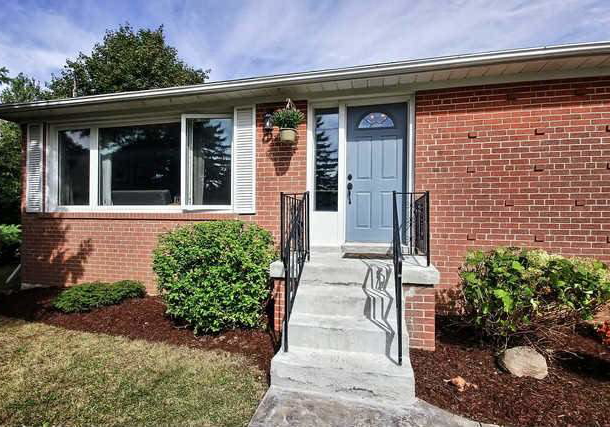 7-glass-drive-aurora-ontario-n3330434