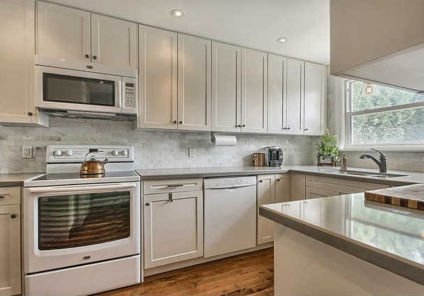 7-glass-drive-aurora-ontario-n3330434