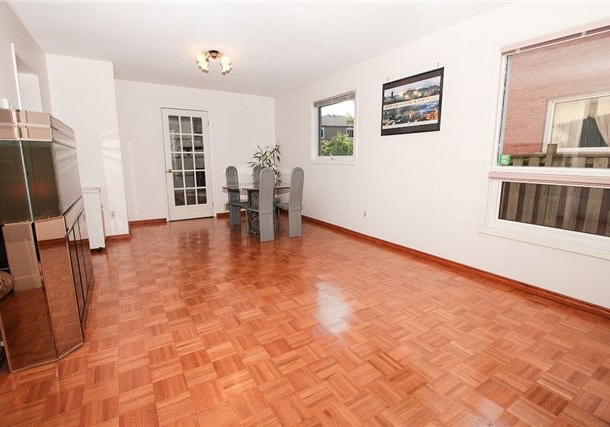 88-harness-circle-markham-ontario-n3559410