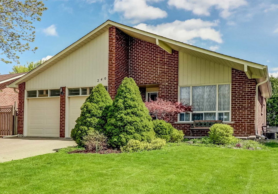 240-yorkshire-drive-newmarket-ontario-n4466623