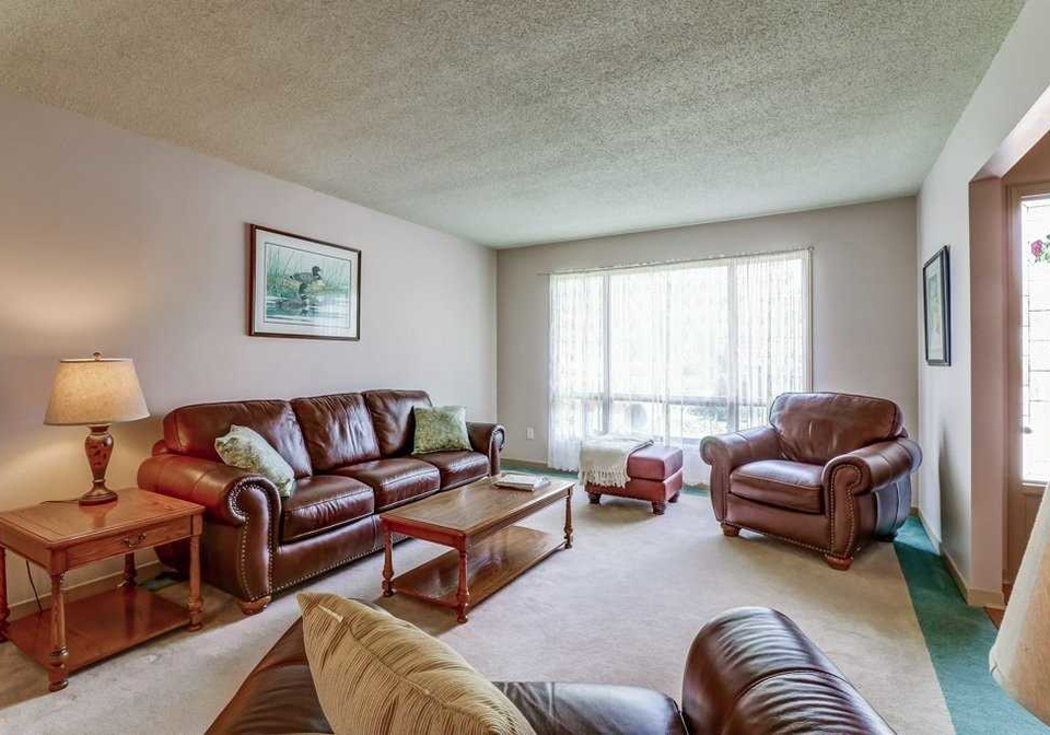 240-yorkshire-drive-newmarket-ontario-n4466623