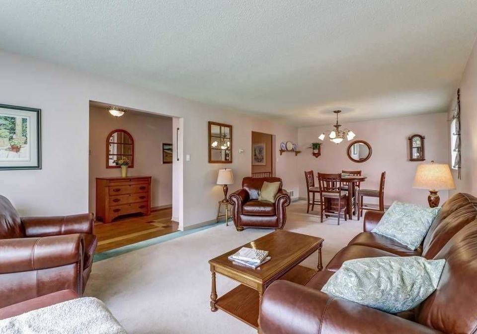 240-yorkshire-drive-newmarket-ontario-n4466623