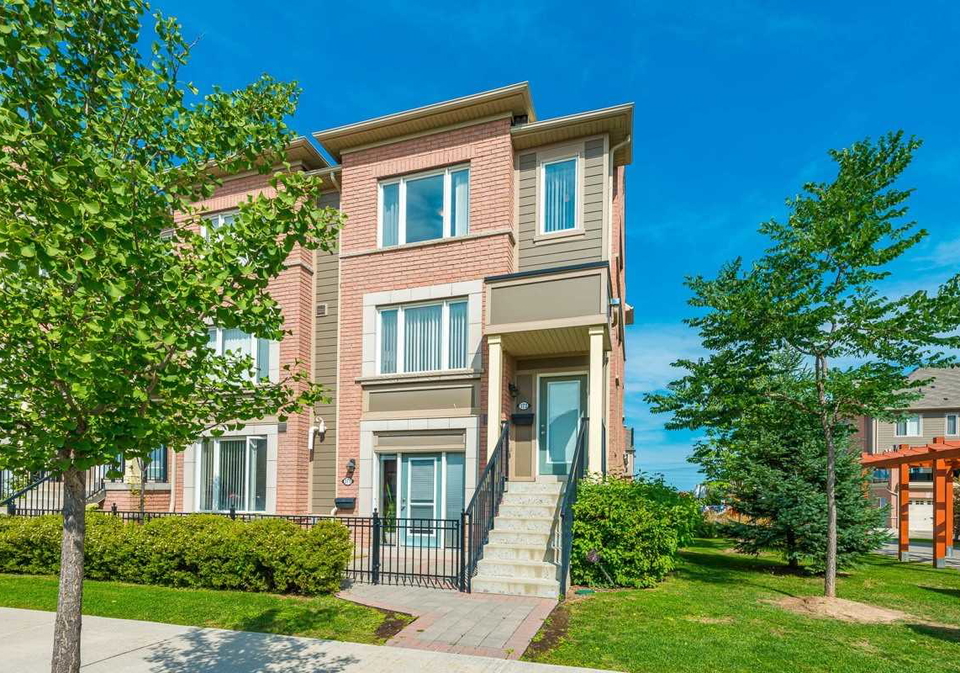 173-lewis-honey-drive-aurora-ontario-n4891755