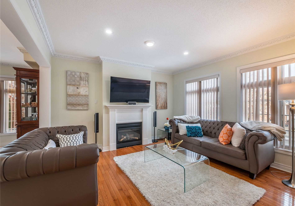 384-spruce-grove-crescent-newmarket-ontario-n5090568