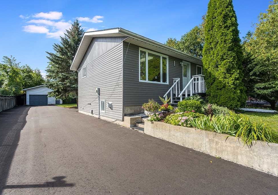 1015-lebanon-drive-innisfil-ontario-n5368905