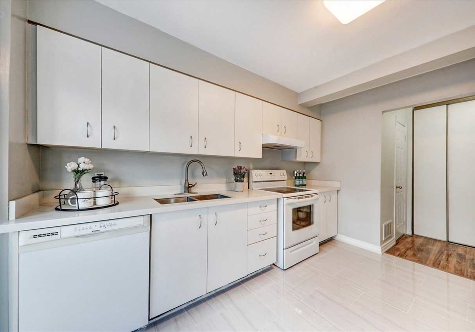 83-william-curtis-circle-newmarket-ontario-n5467716