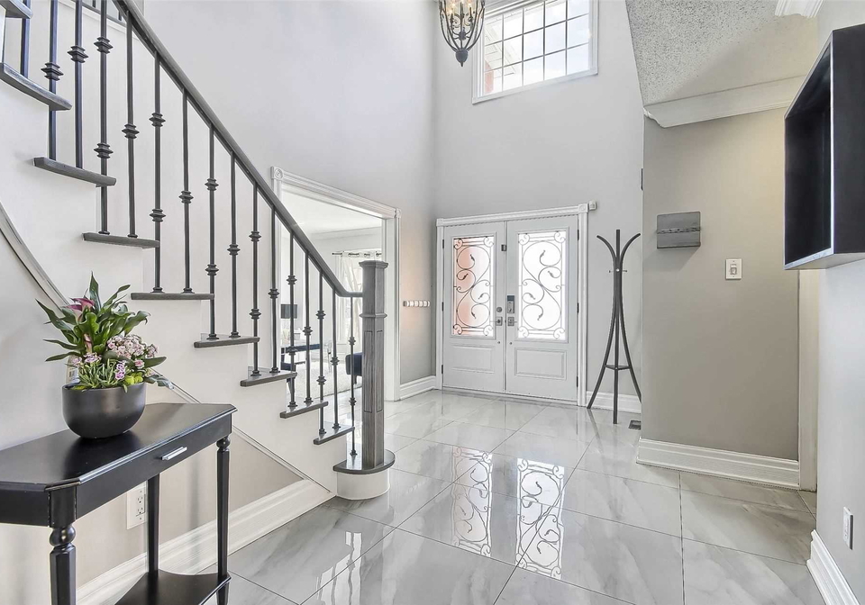 687-shanahan-boulevard-newmarket-ontario-n5502733