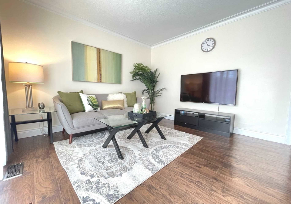 77-boothbay-crescent-newmarket-ontario-n5564703
