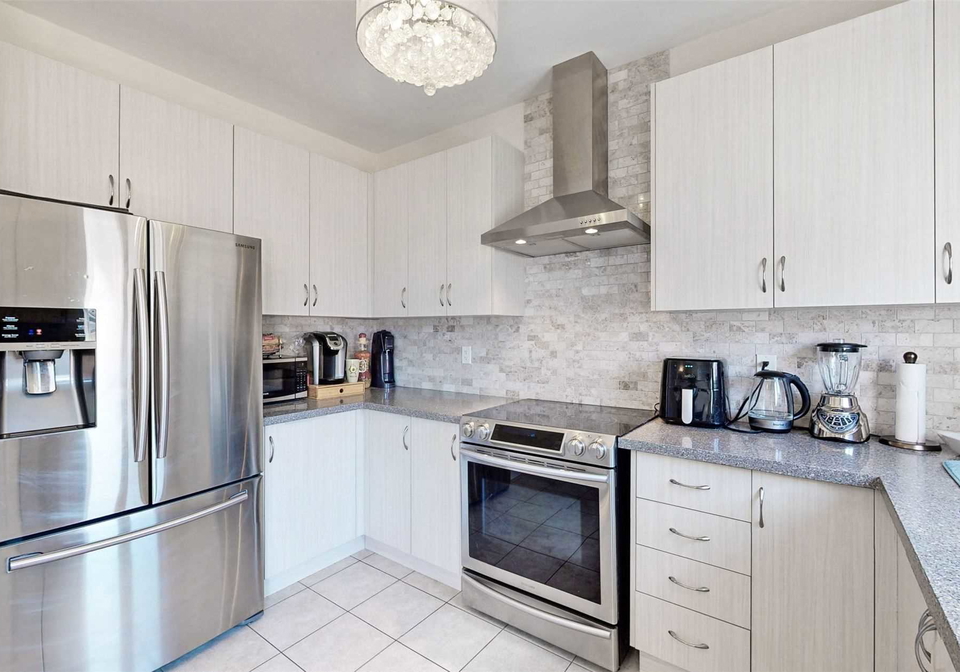 657-sweetwater-crescent-newmarket-ontario-n5587302