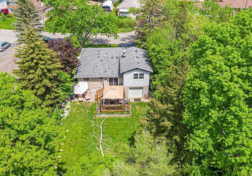 18-collins-crescent-aurora-ontario-n5657315
