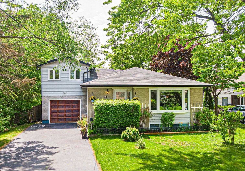 18-collins-crescent-aurora-ontario-n5657315