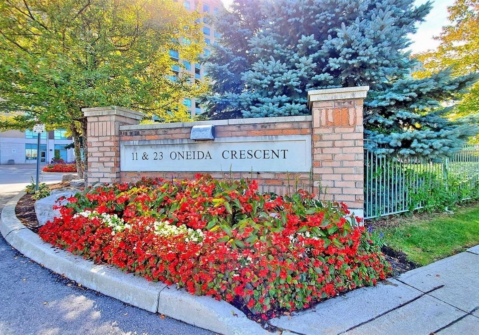 11-oneida-crescent-e-richmond-hill-ontario-n5869133