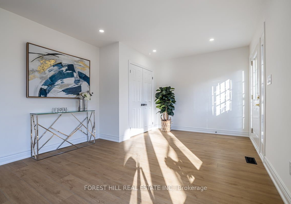8-devins-drive-aurora-ontario-n8048188