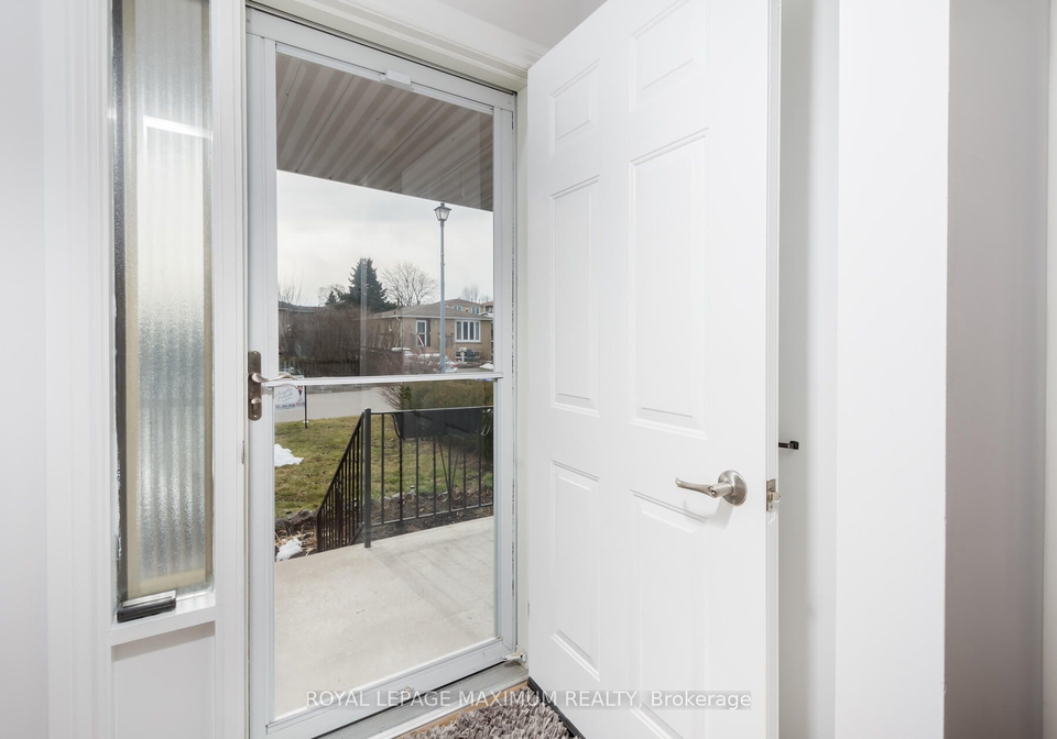 5-maple-court-bradford-west-gwillimbury-ontario-n8057422