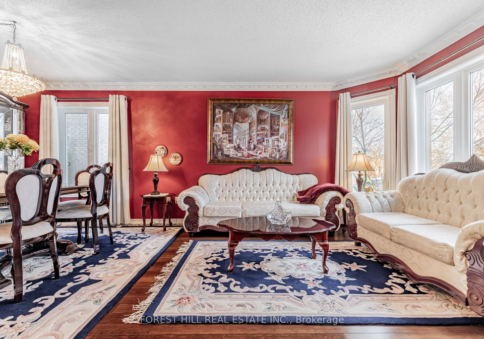300-rhodes-circle-newmarket-ontario-n8088596
