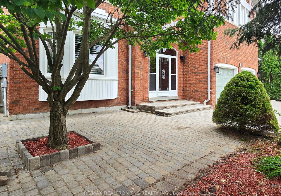 9-delevan-court-richmond-hill-ontario-n8487460