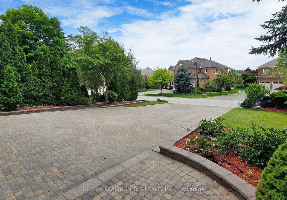 9-delevan-court-richmond-hill-ontario-n8487460