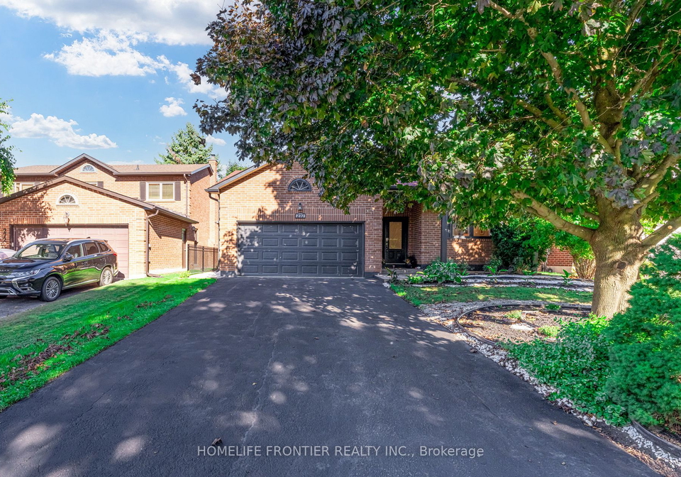 270-yorkshire-drive-newmarket-ontario-n9372187