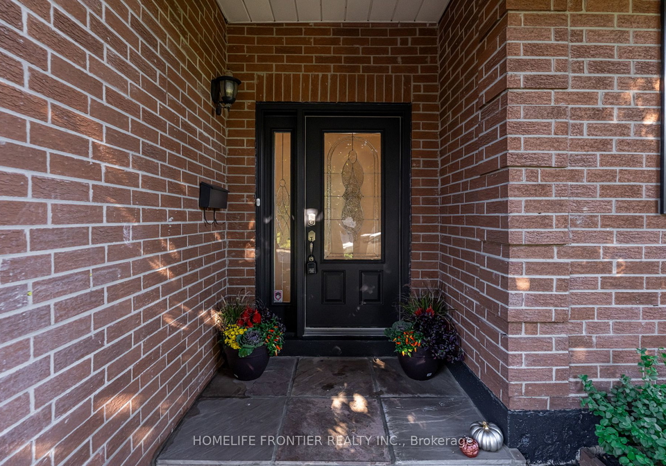 270-yorkshire-drive-newmarket-ontario-n9372187
