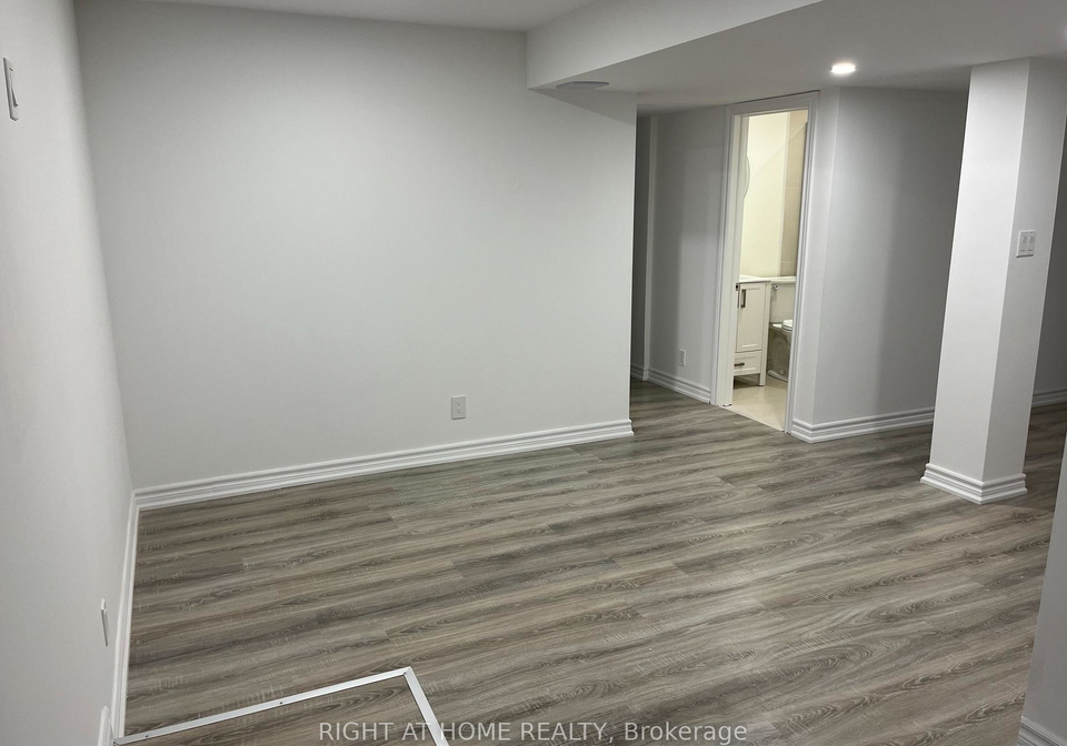 22-magna-carta-road-barrie-ontario-s11990338