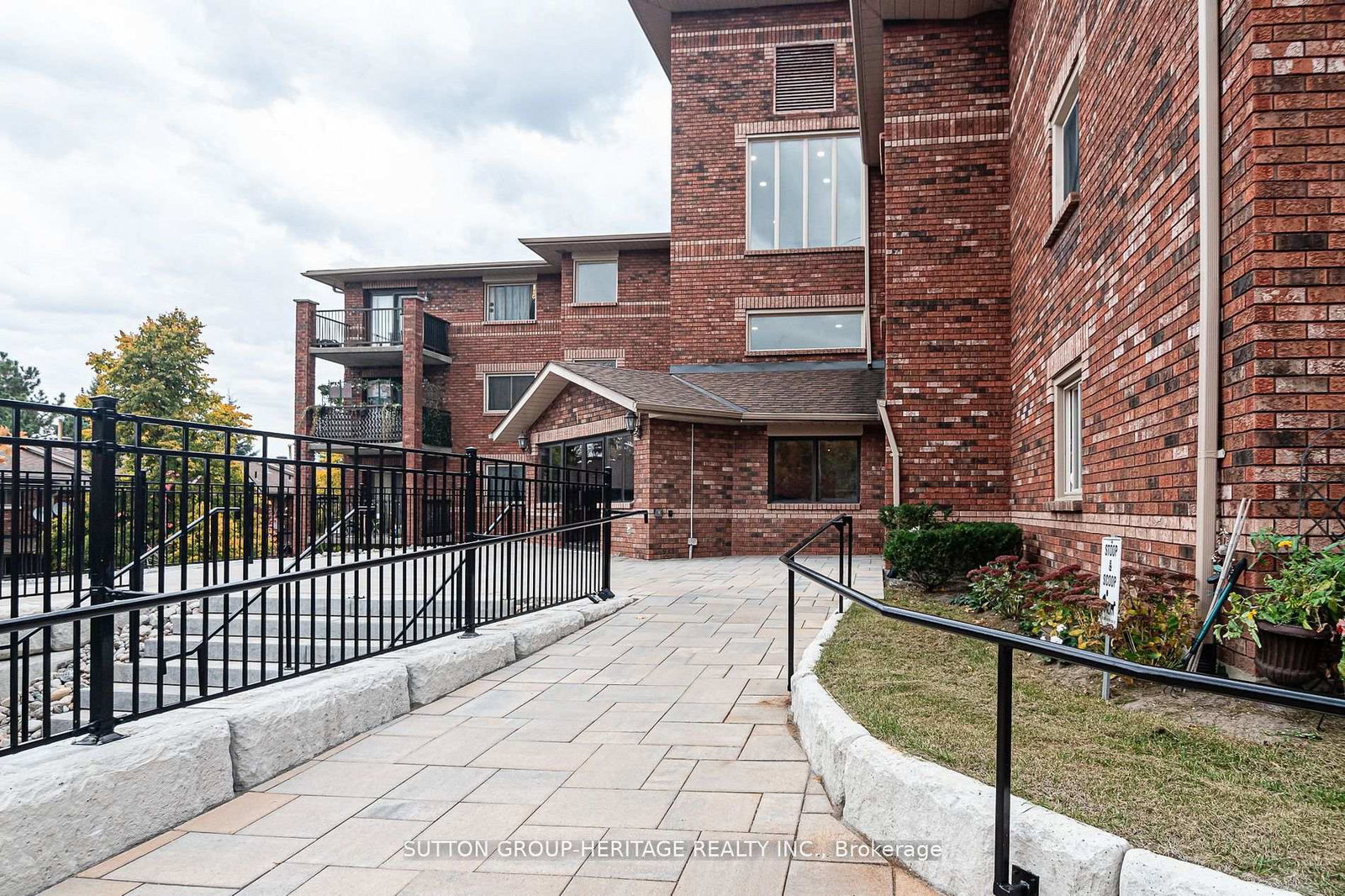1-quail-crescent-barrie-ontario-s12097853
