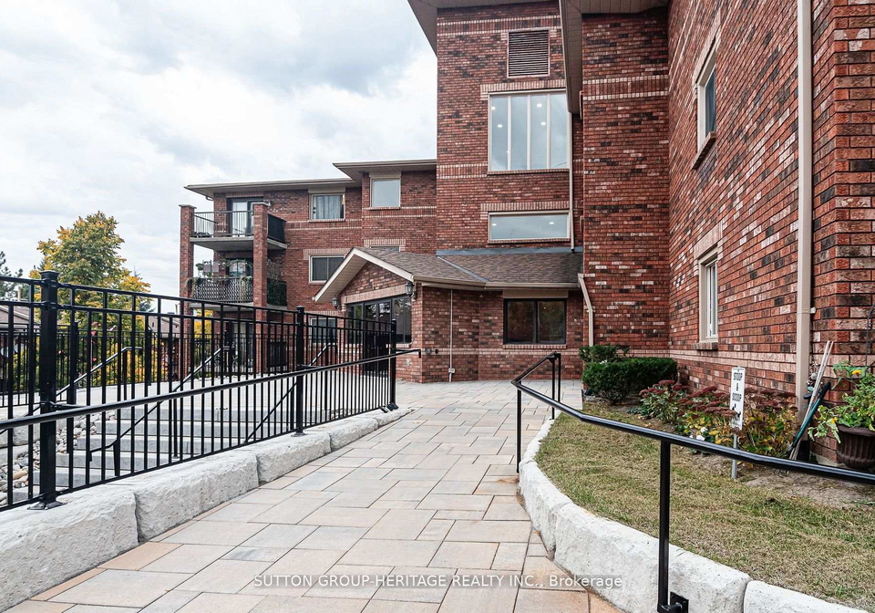 1-quail-crescent-barrie-ontario-s12097853