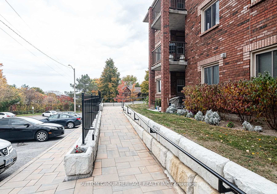 1-quail-crescent-barrie-ontario-s12097853