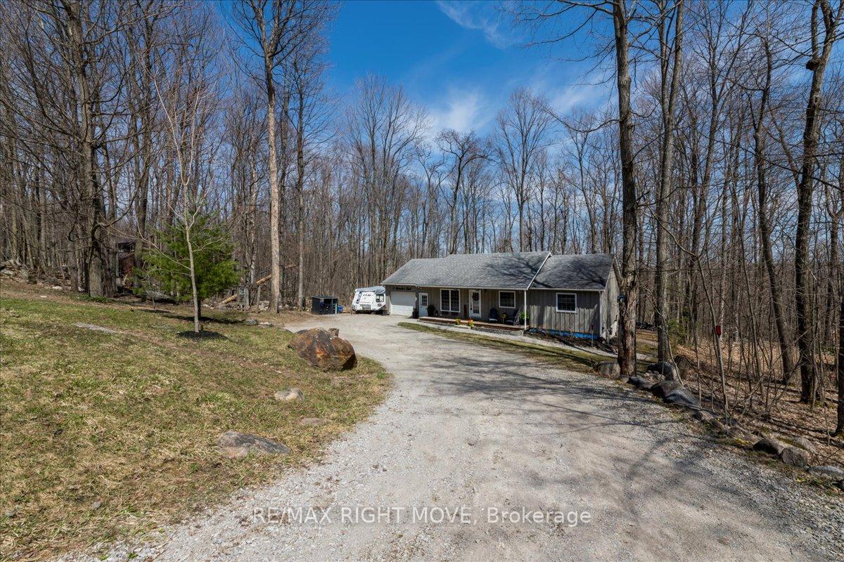 5-snowshoe-trail-oro-medonte-ontario-s12104419
