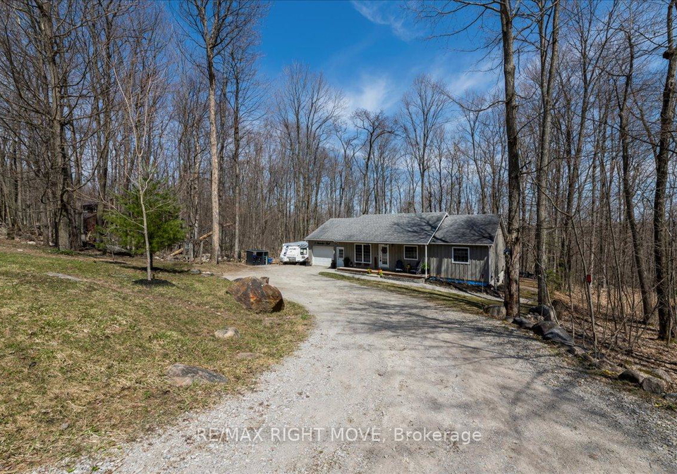 5-snowshoe-trail-oro-medonte-ontario-s12104419