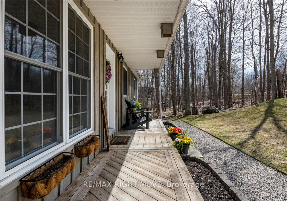 5-snowshoe-trail-oro-medonte-ontario-s12104419