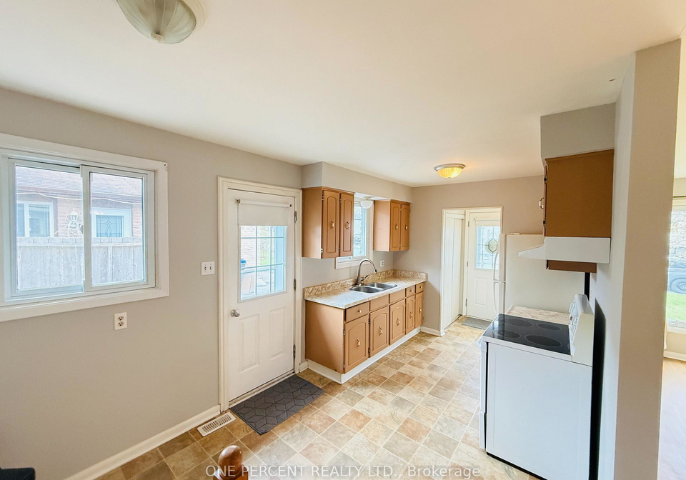 18-courtice-crescent-collingwood-ontario-s12132859
