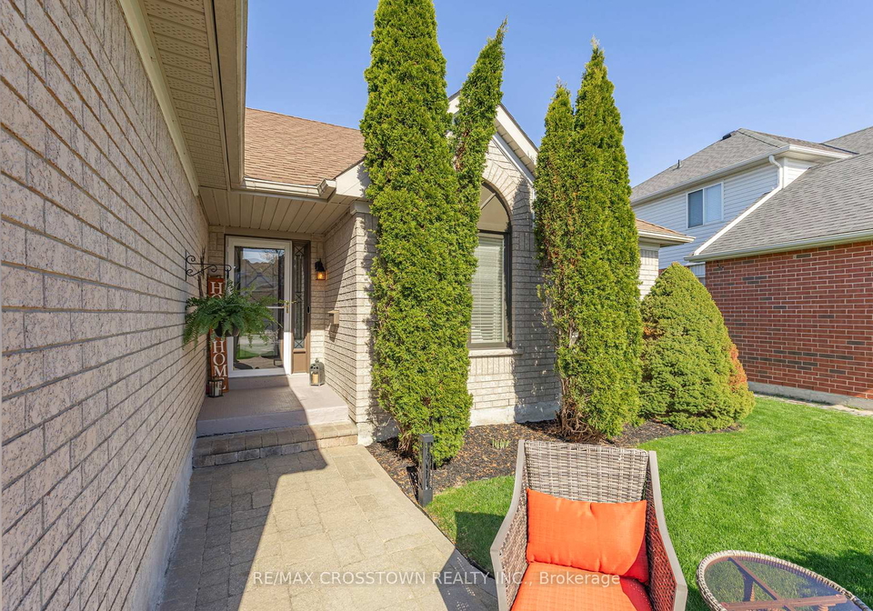 40-country-lane-barrie-ontario-s12143473