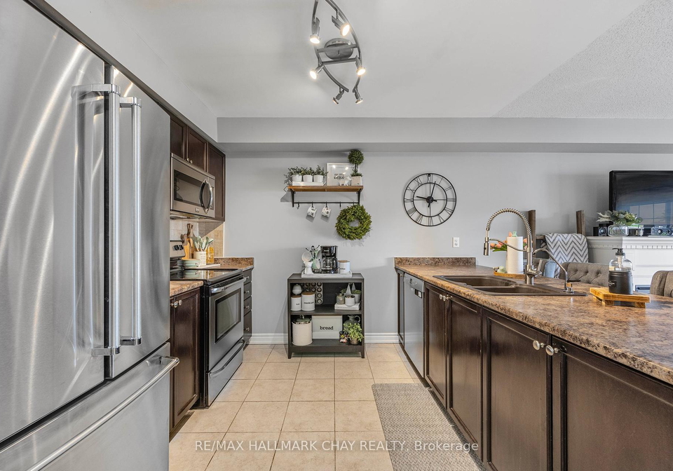 137-sydenham-wells-barrie-ontario-s12168836