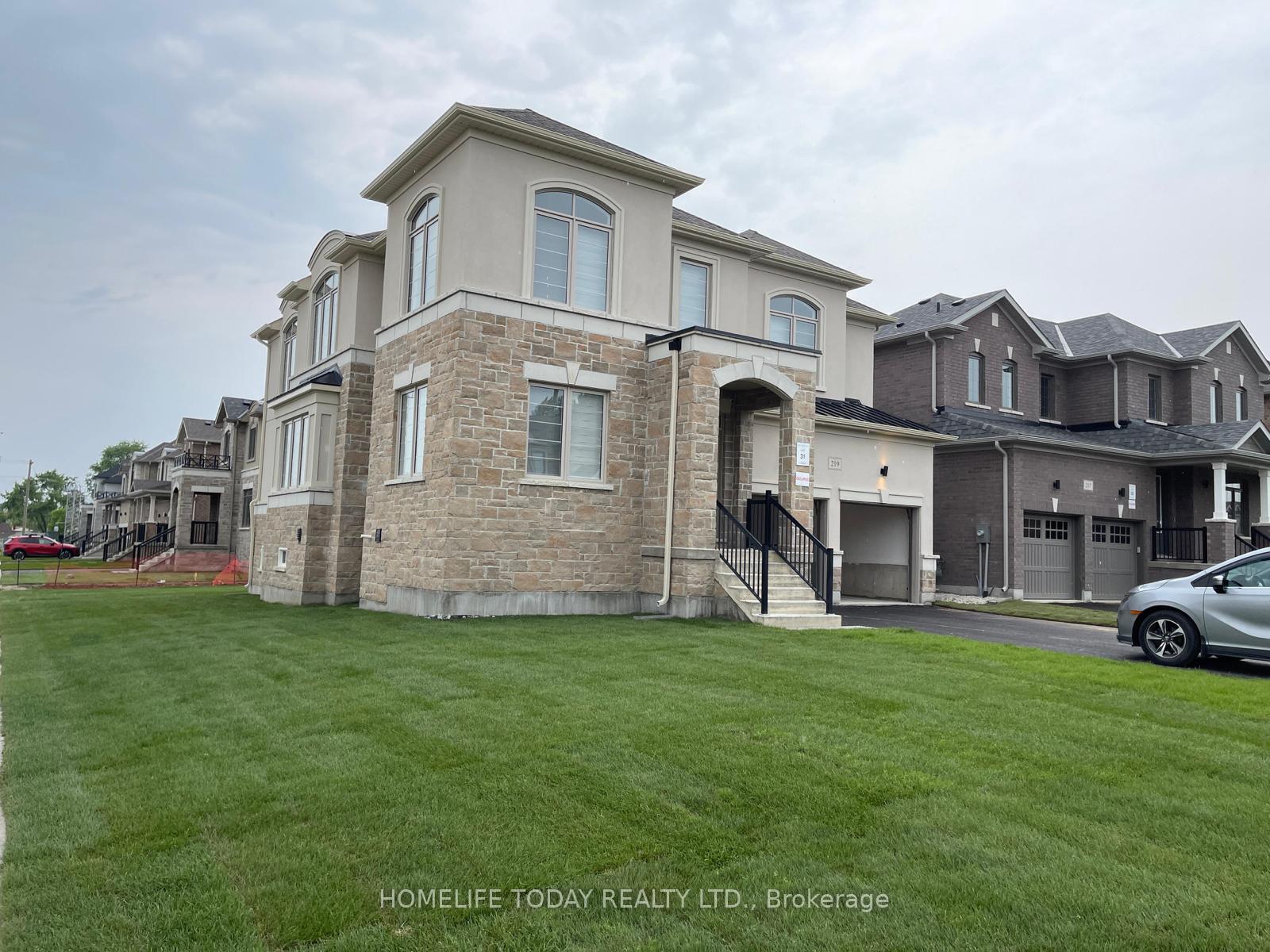 219-warden-street-clearview-ontario-s12192889