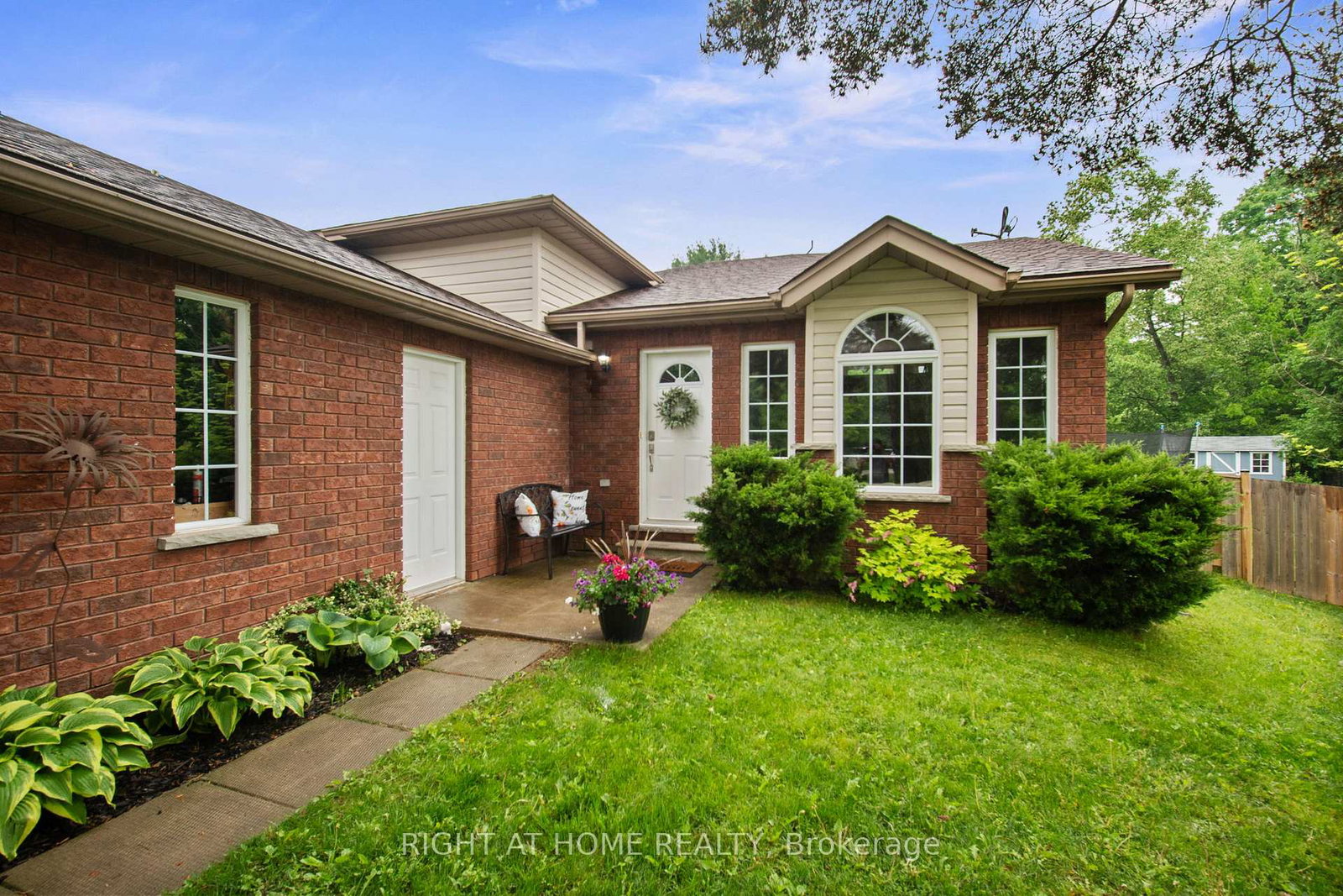 18-edgewood-crescent-clearview-ontario-s12206391