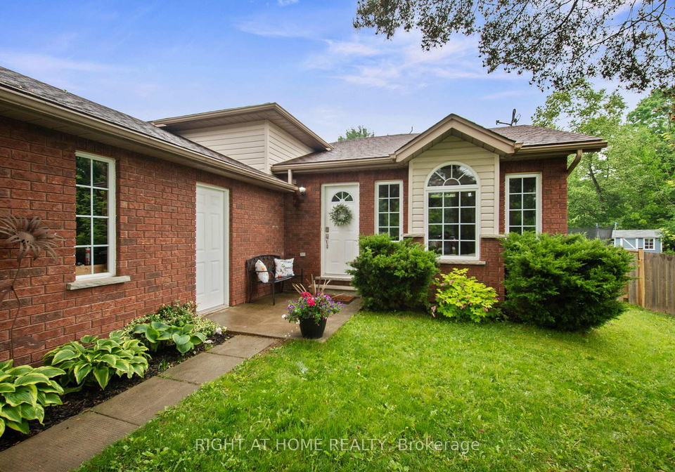 18-edgewood-crescent-clearview-ontario-s12206391