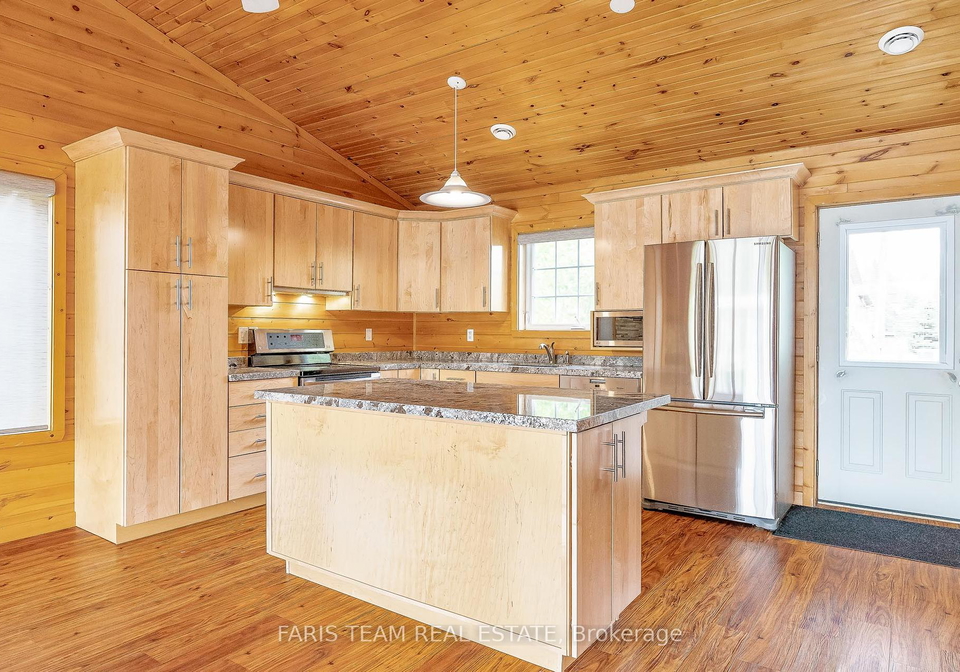 8-cabin-crescent-wasaga-beach-ontario-s12206691