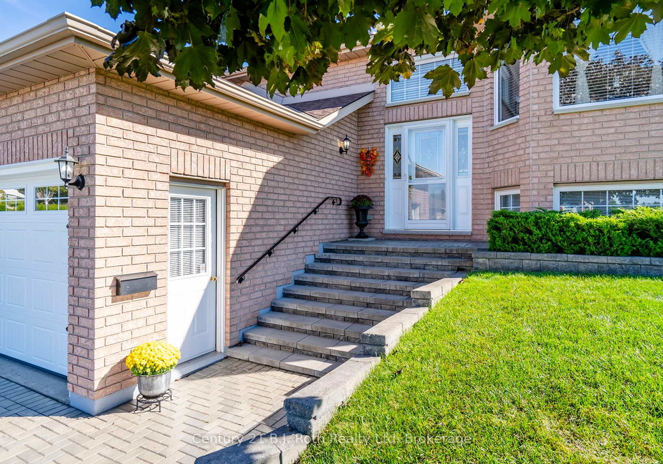 2-charles-street-penetanguishene-ontario-s12228917
