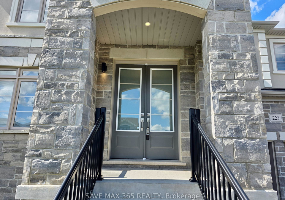 223-warden-street-clearview-ontario-s12232751